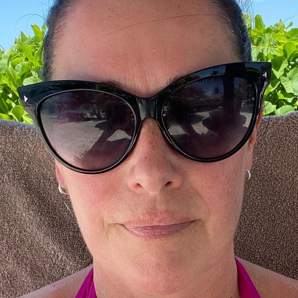 Meet your Posher, Bee